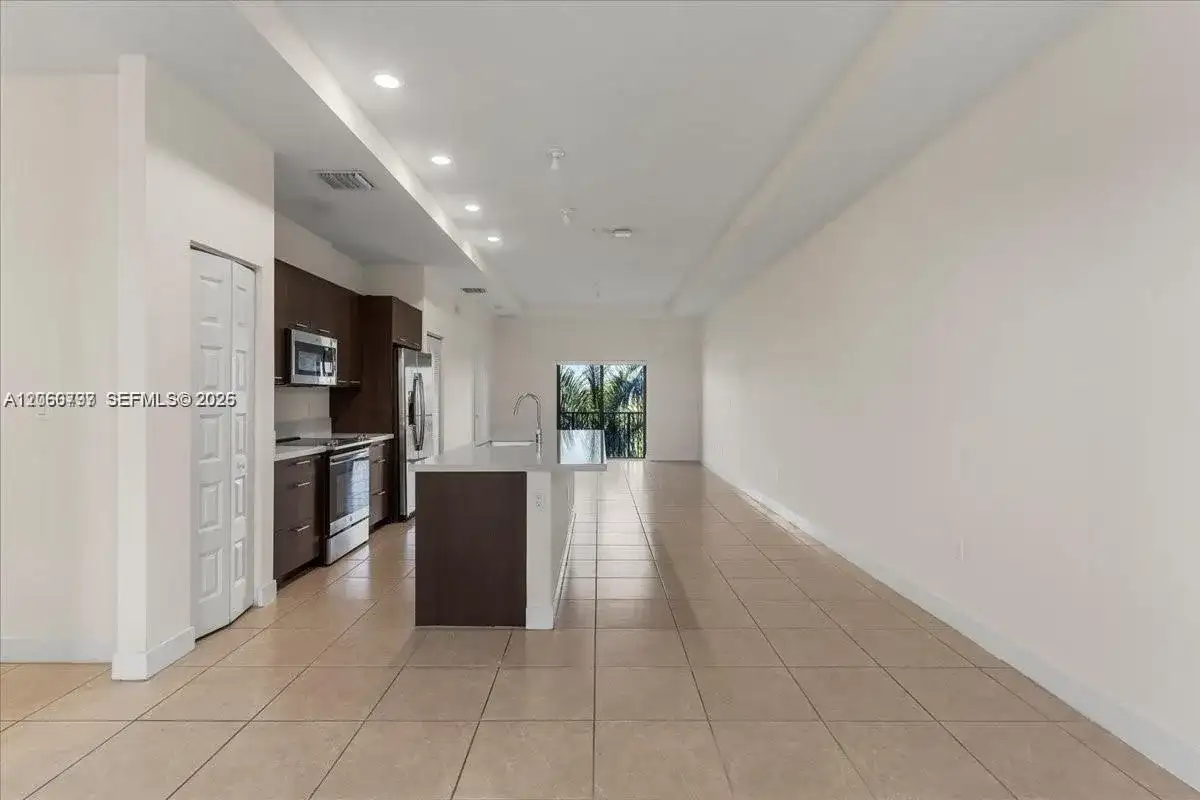 8031 NW 104th Ave # 31, Doral FL 33178 photo 3