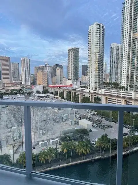 185 SW 7th St # 1605, Miami FL 33130 photo 2