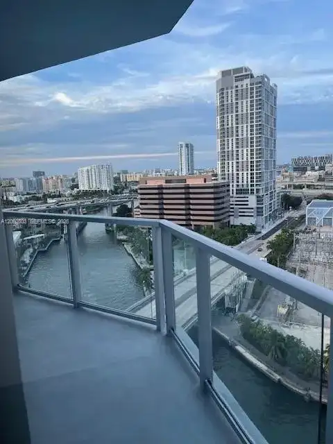 185 SW 7th St # 1605, Miami FL 33130 photo 3