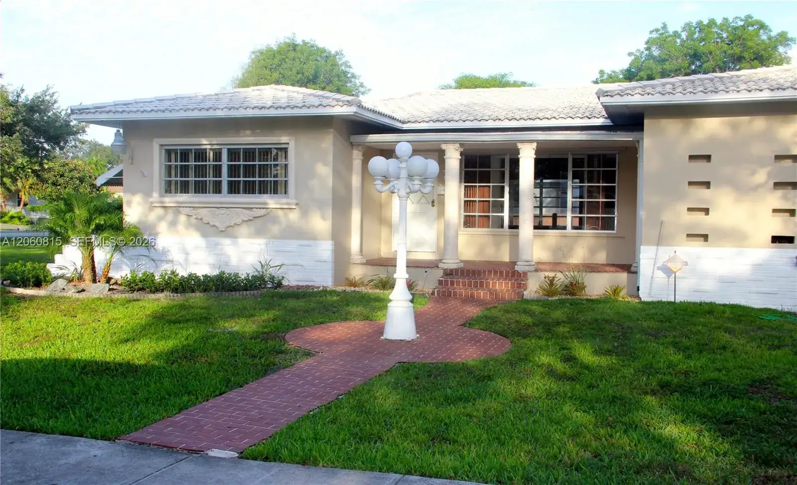 70 Hammond Dr, Miami Springs FL 33166