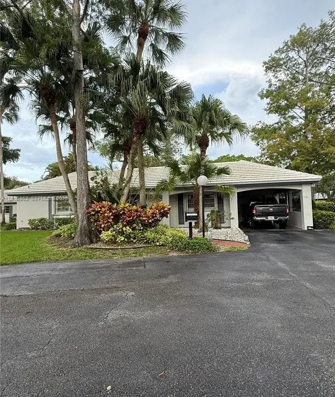 1124 W Cypress Dr, Pompano Beach FL 33069
