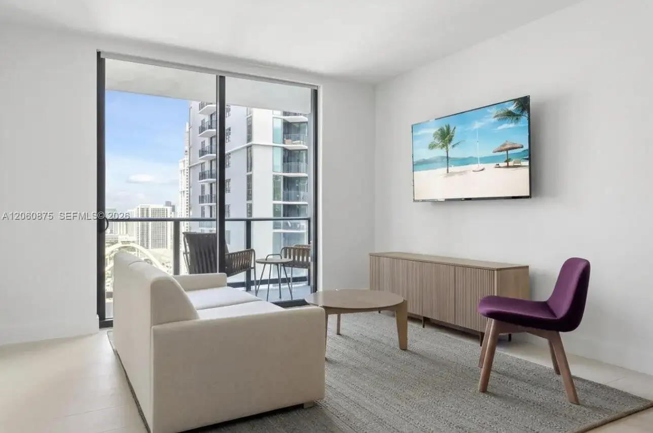 159 NE 6th St # 3413, Miami FL 33132 photo 2