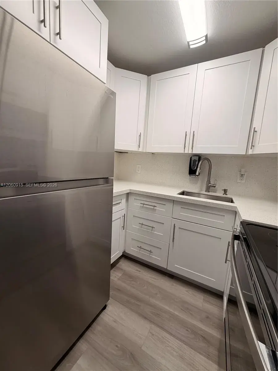 5050 NW 7th St # 511, Miami FL 33126