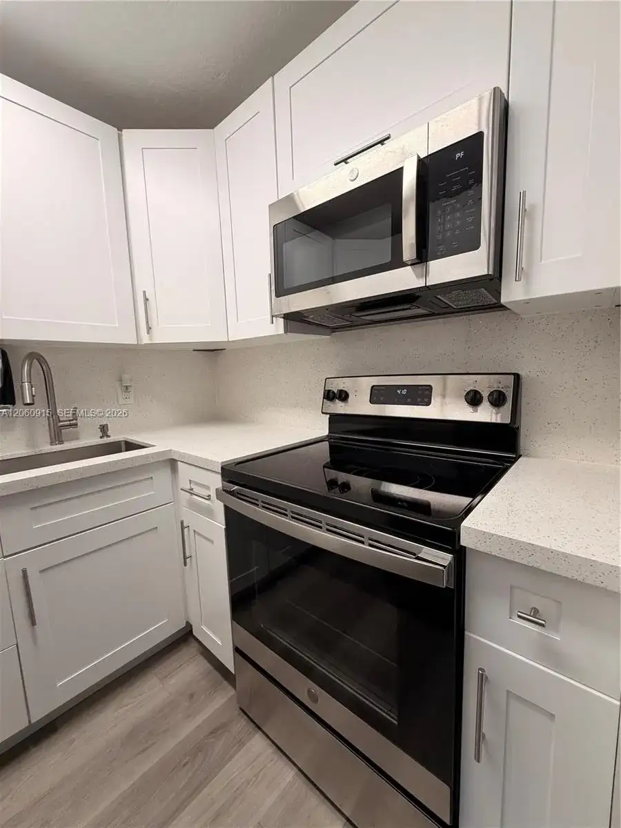 5050 NW 7th St # 511, Miami FL 33126 photo 4