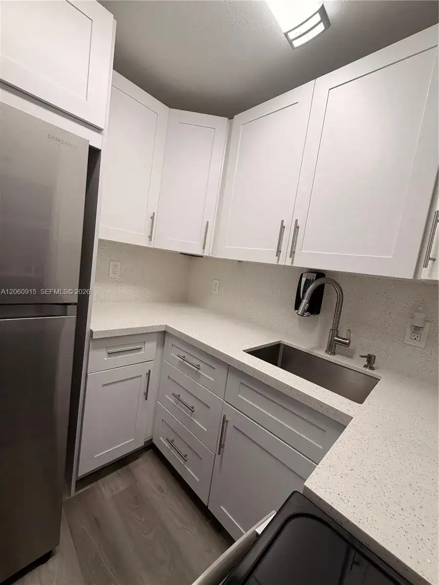 5050 NW 7th St # 511, Miami FL 33126 photo 5