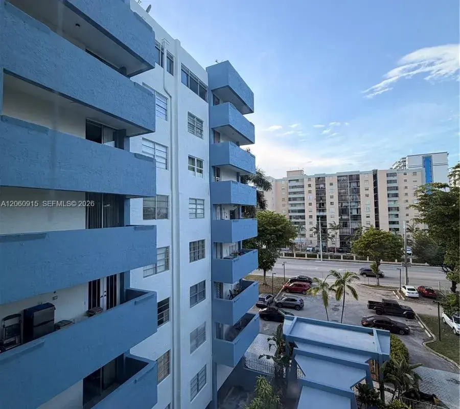 5050 NW 7th St # 511, Miami FL 33126