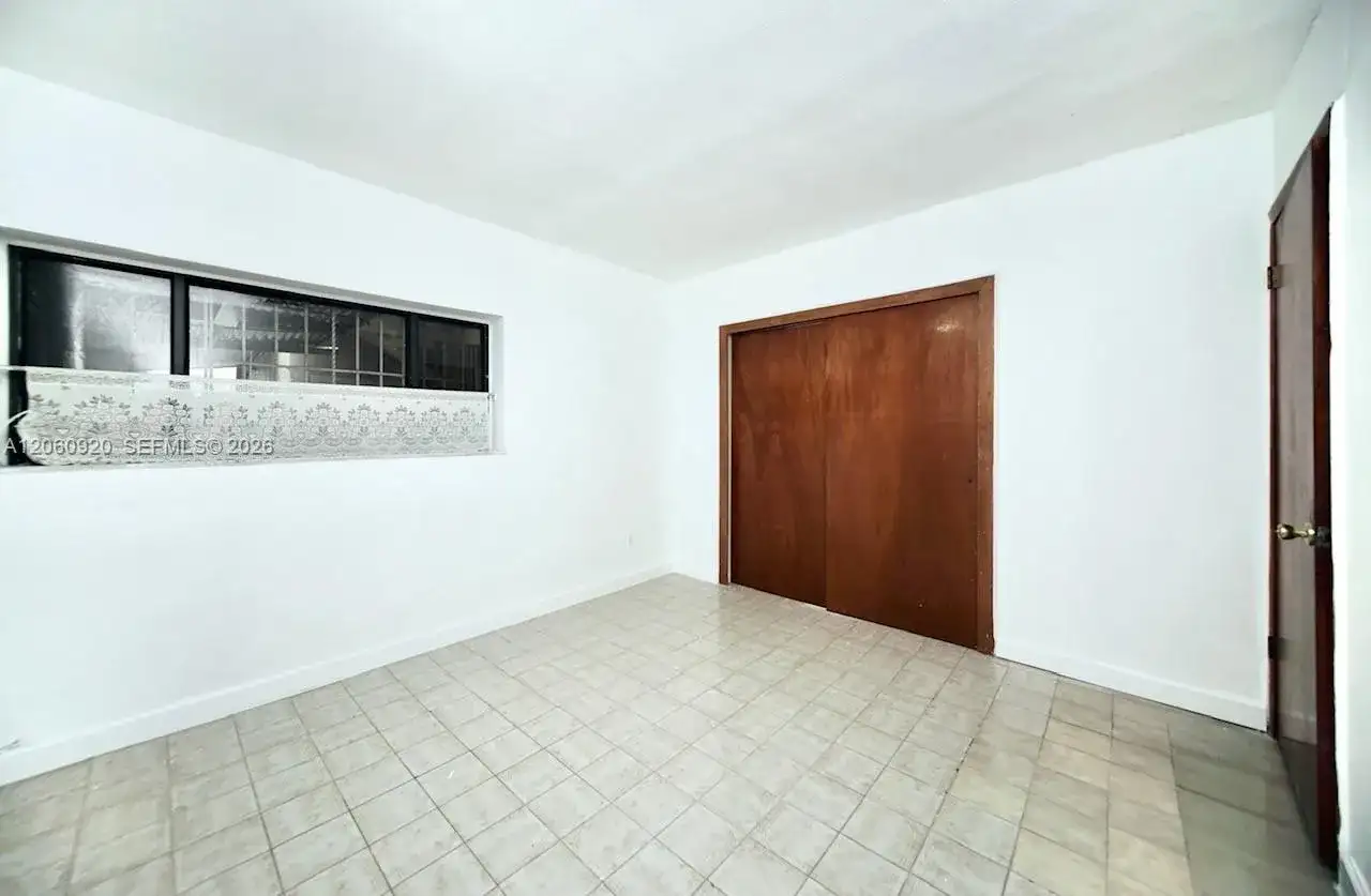 8636 NW 35th PL, Miami FL 33147 photo 5