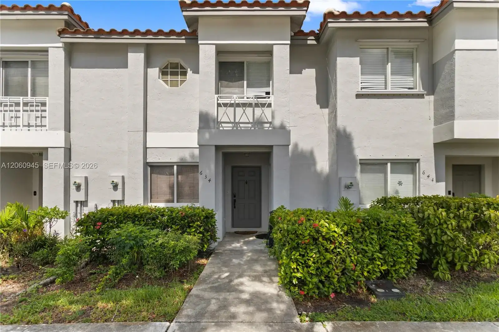 634 NW 208th Dr, Pembroke Pines FL 33029 photo 2