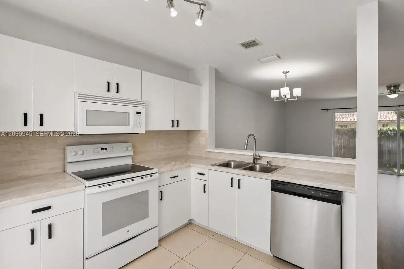 634 NW 208th Dr, Pembroke Pines FL 33029 photo 5