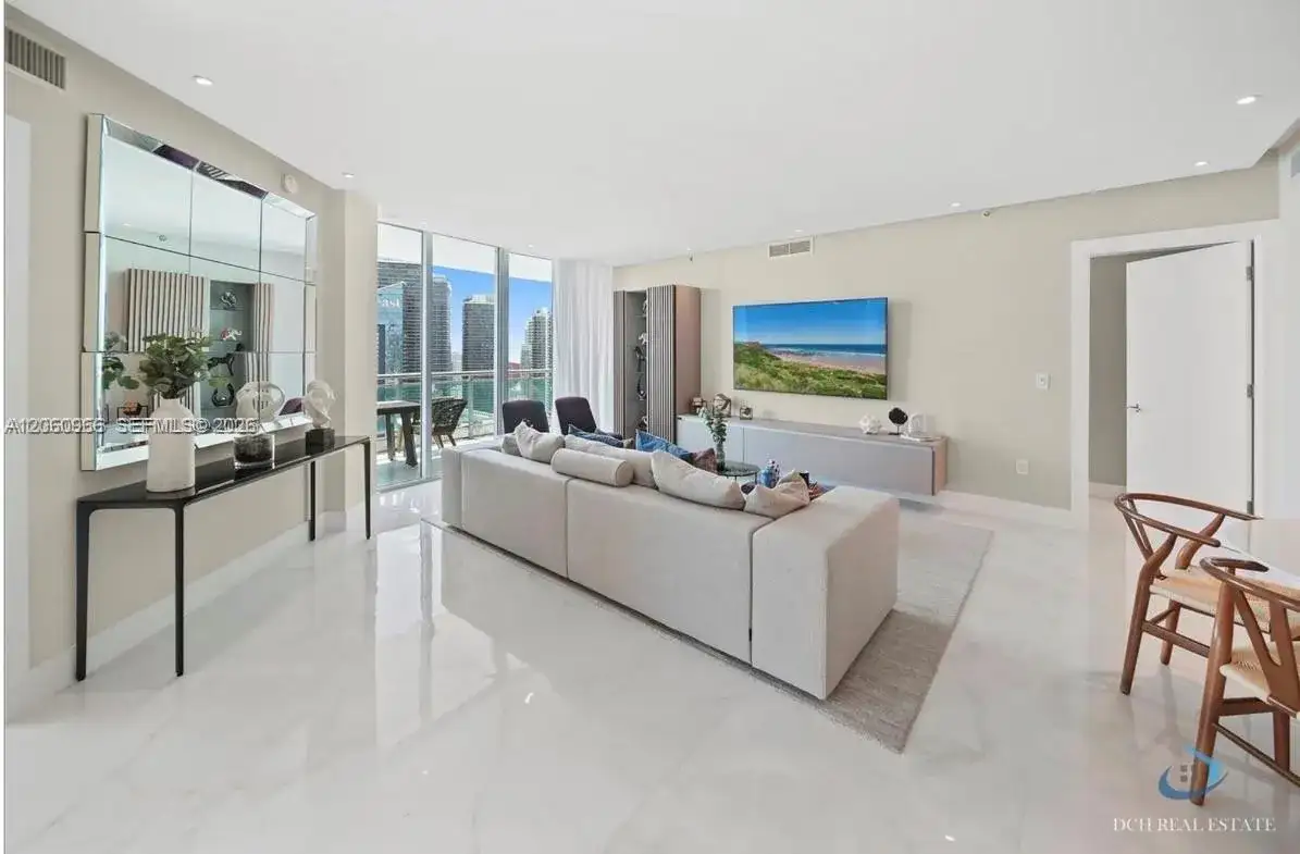 350 S Miami Ave # 3902, Miami FL 33130 photo 4
