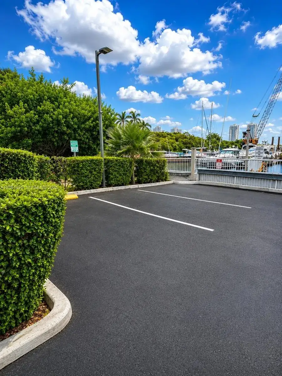 3375 N Country Club Dr, Aventura FL 33180 photo 3