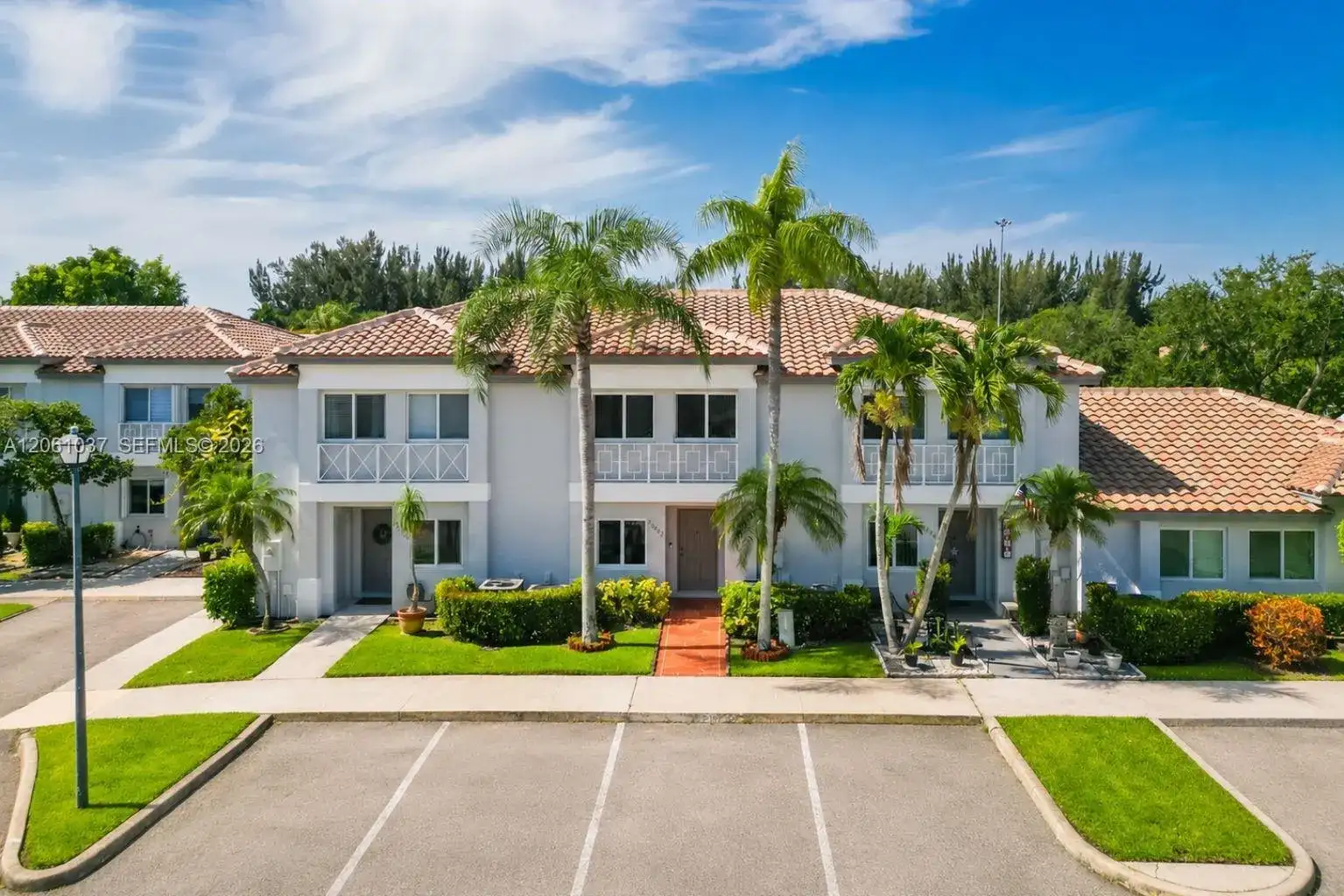 20822 NW 2nd St, Pembroke Pines FL 33029 photo 2