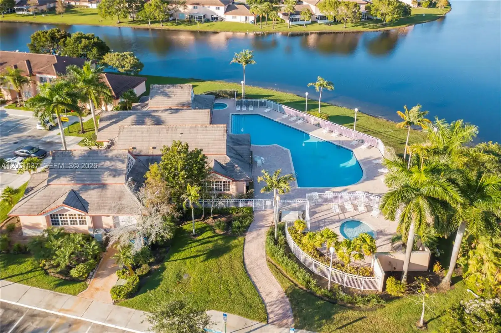 20822 NW 2nd St, Pembroke Pines FL 33029 photo 3