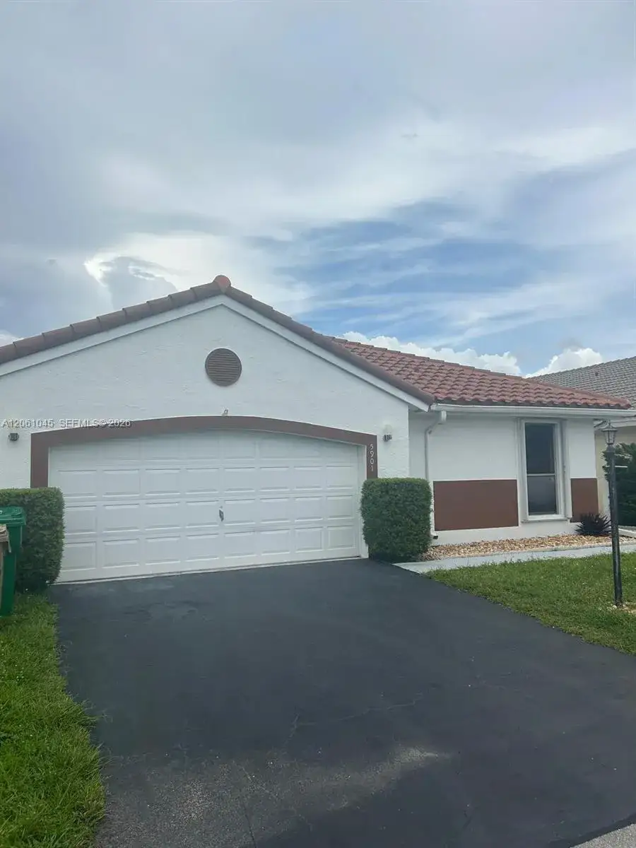 5901 Chester Ln, Davie FL 33331