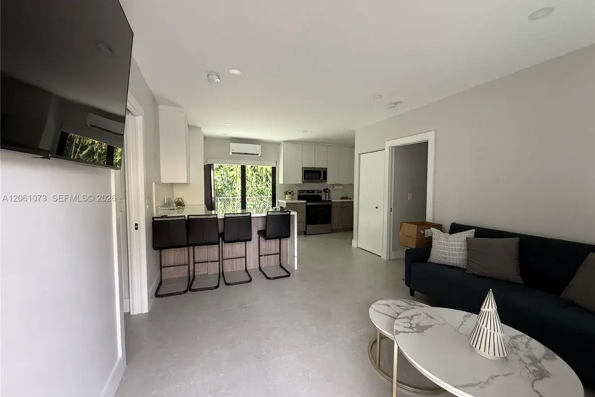 1050 NE 9th Ave # 4, Fort Lauderdale FL 33304