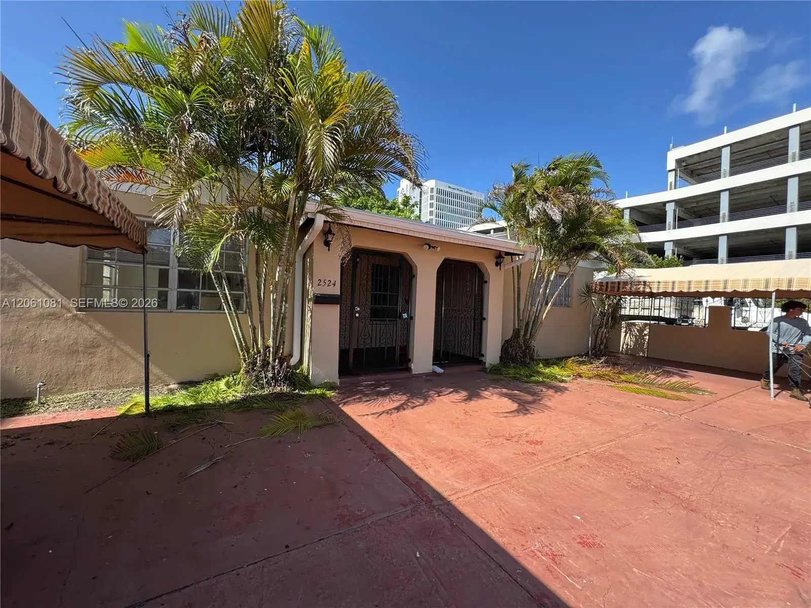 2524 SW 6th St, Miami FL 33135 photo 2