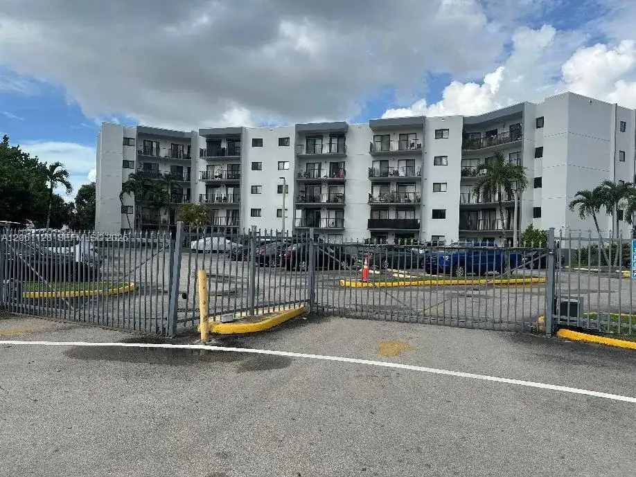 1820 W 53rd St # 518, Hialeah FL 33012 photo 2