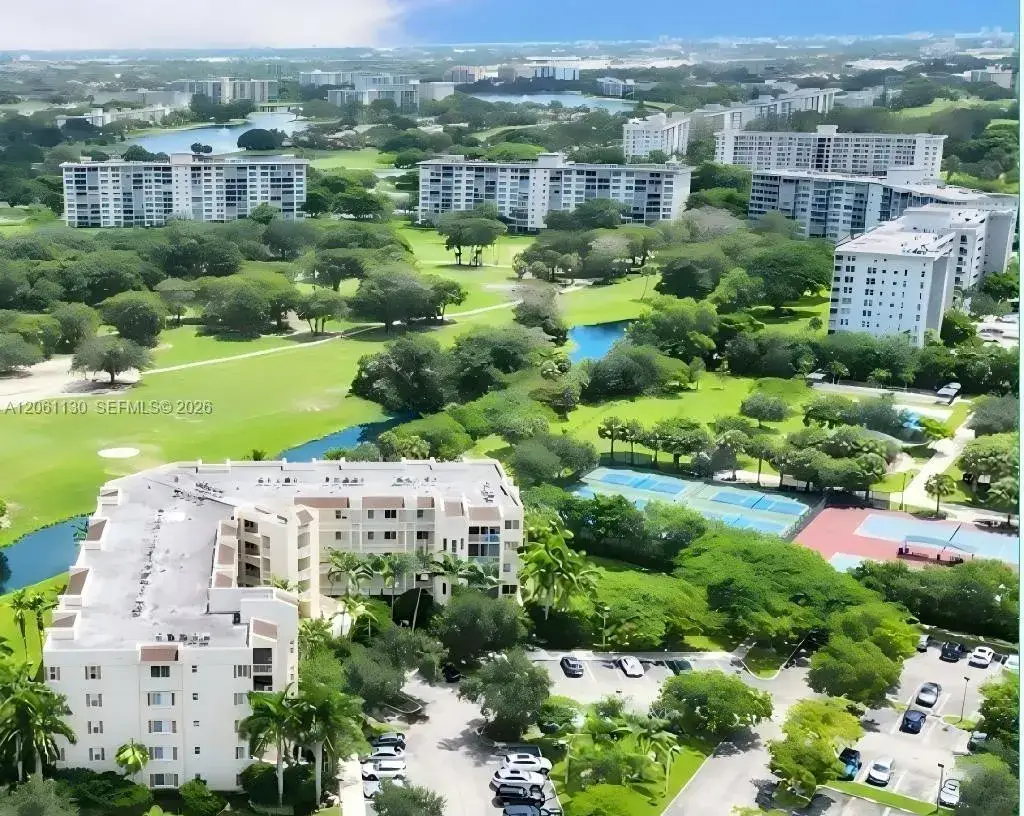 3500 Oaks Clubhouse Dr # 207, Pompano Beach FL 33069