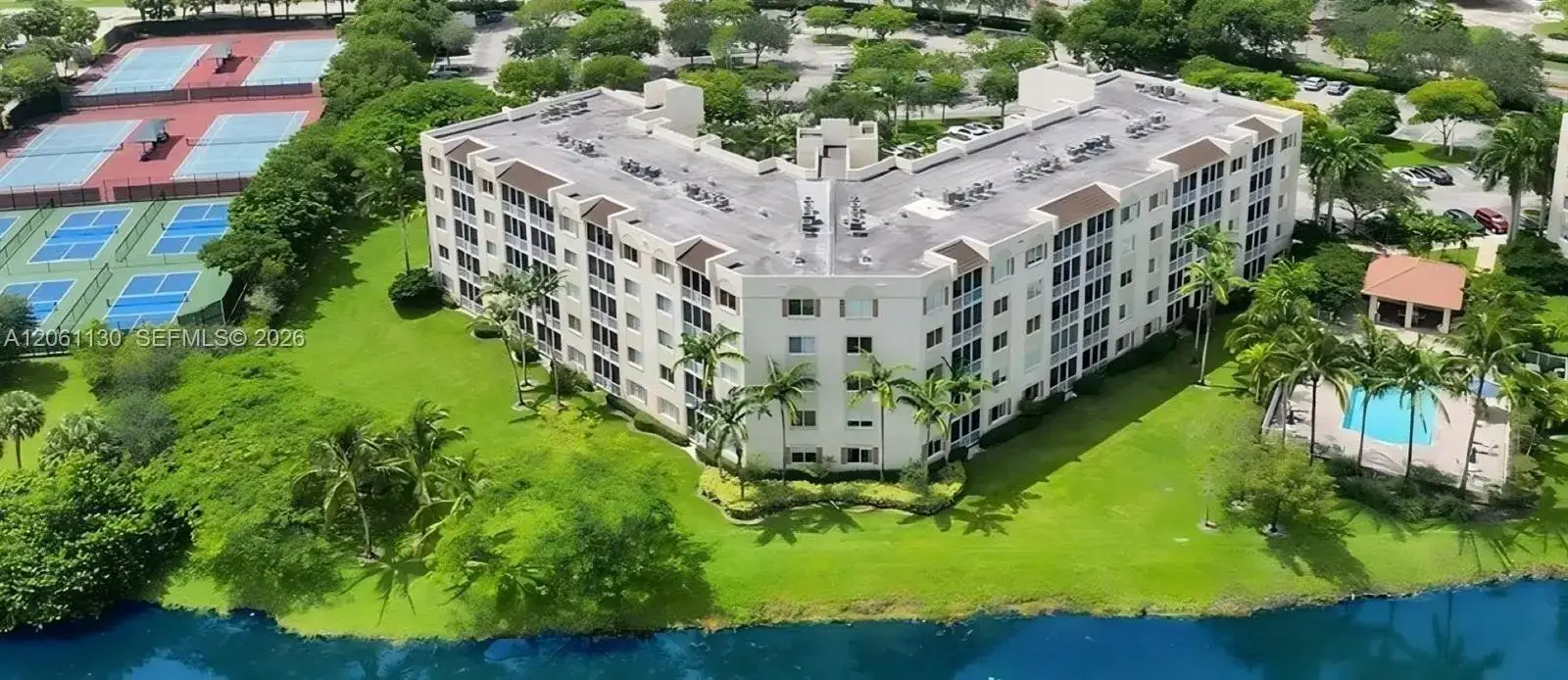 3500 Oaks Clubhouse Dr # 207, Pompano Beach FL 33069 photo 2