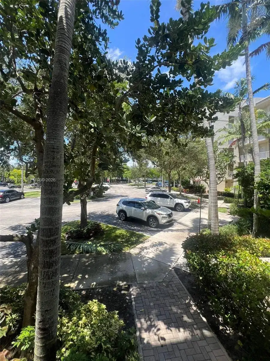3500 Oaks Clubhouse Dr # 207, Pompano Beach FL 33069 photo 5