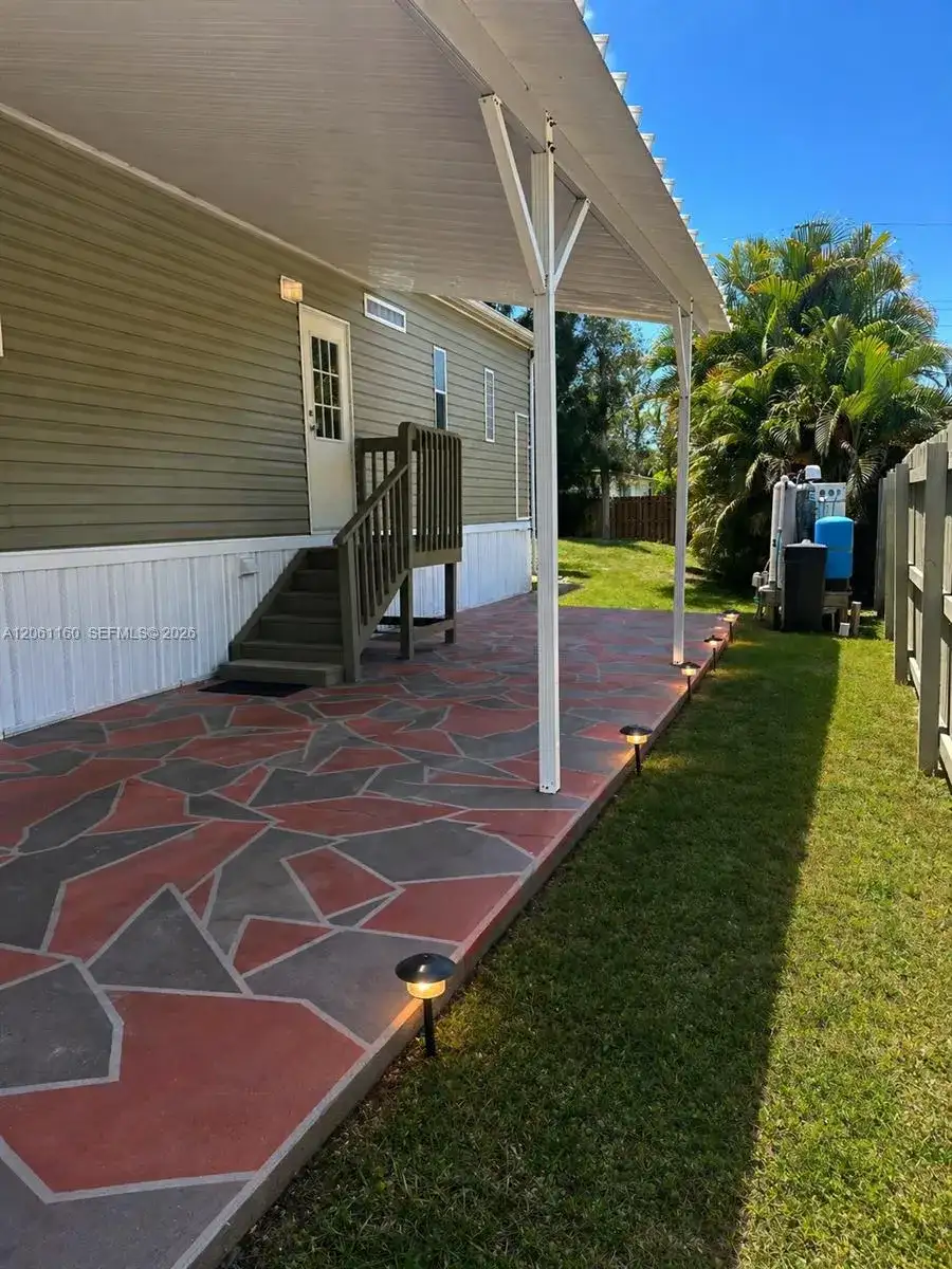 20472 Luettich Ln, Other City - In The State Of Florida FL 33928 photo 5