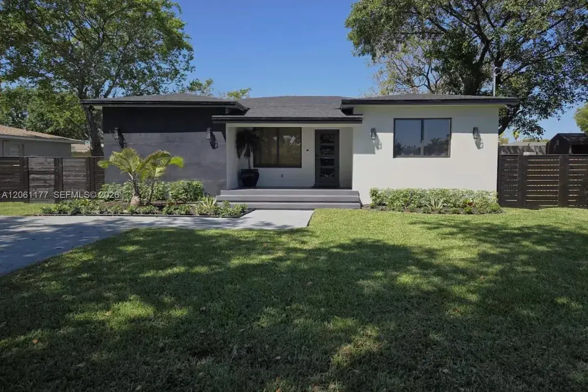 904 NW 6th Ter, Hallandale Beach FL 33009