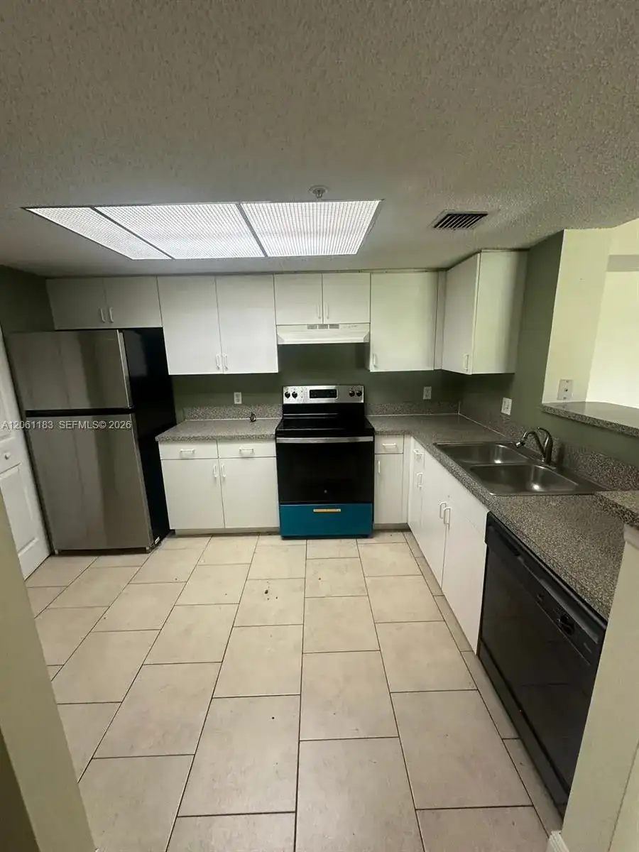5005 Wiles Rd # 102, Coconut Creek FL 33073 photo 4
