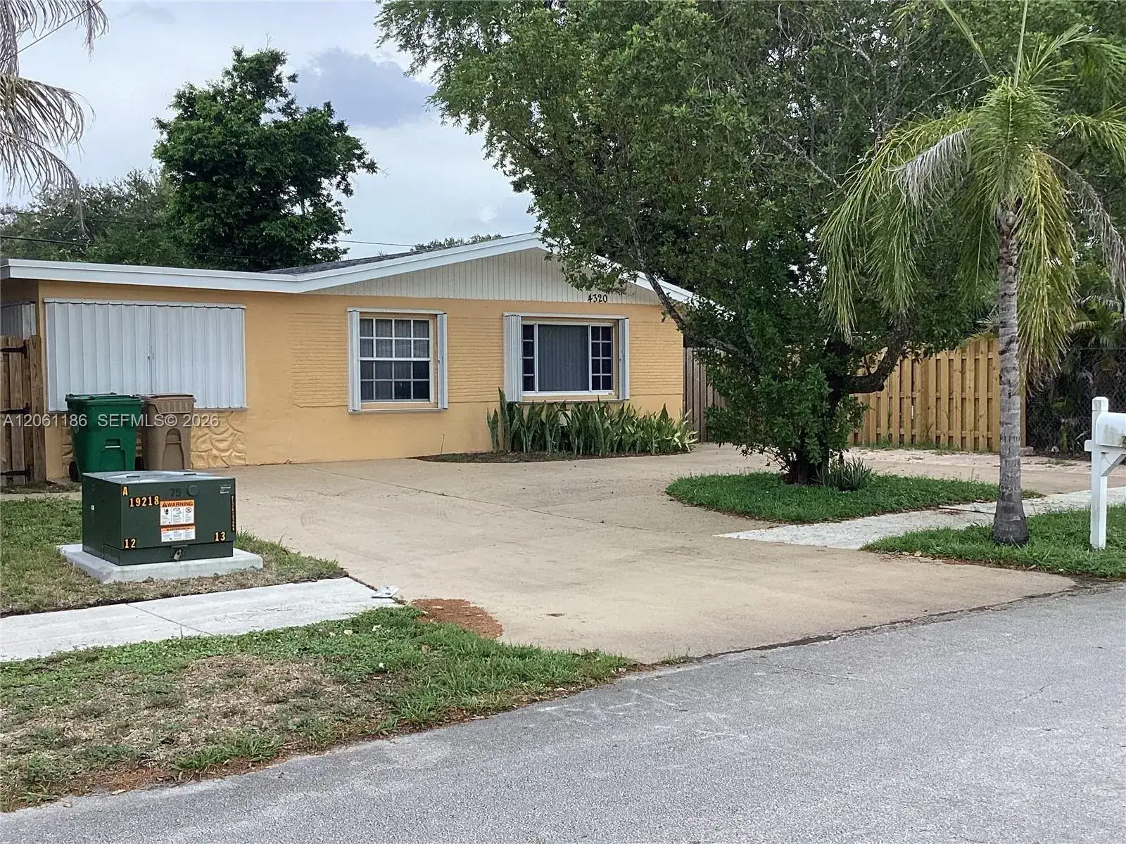 4320 SW 56th Ave, Davie FL 33314