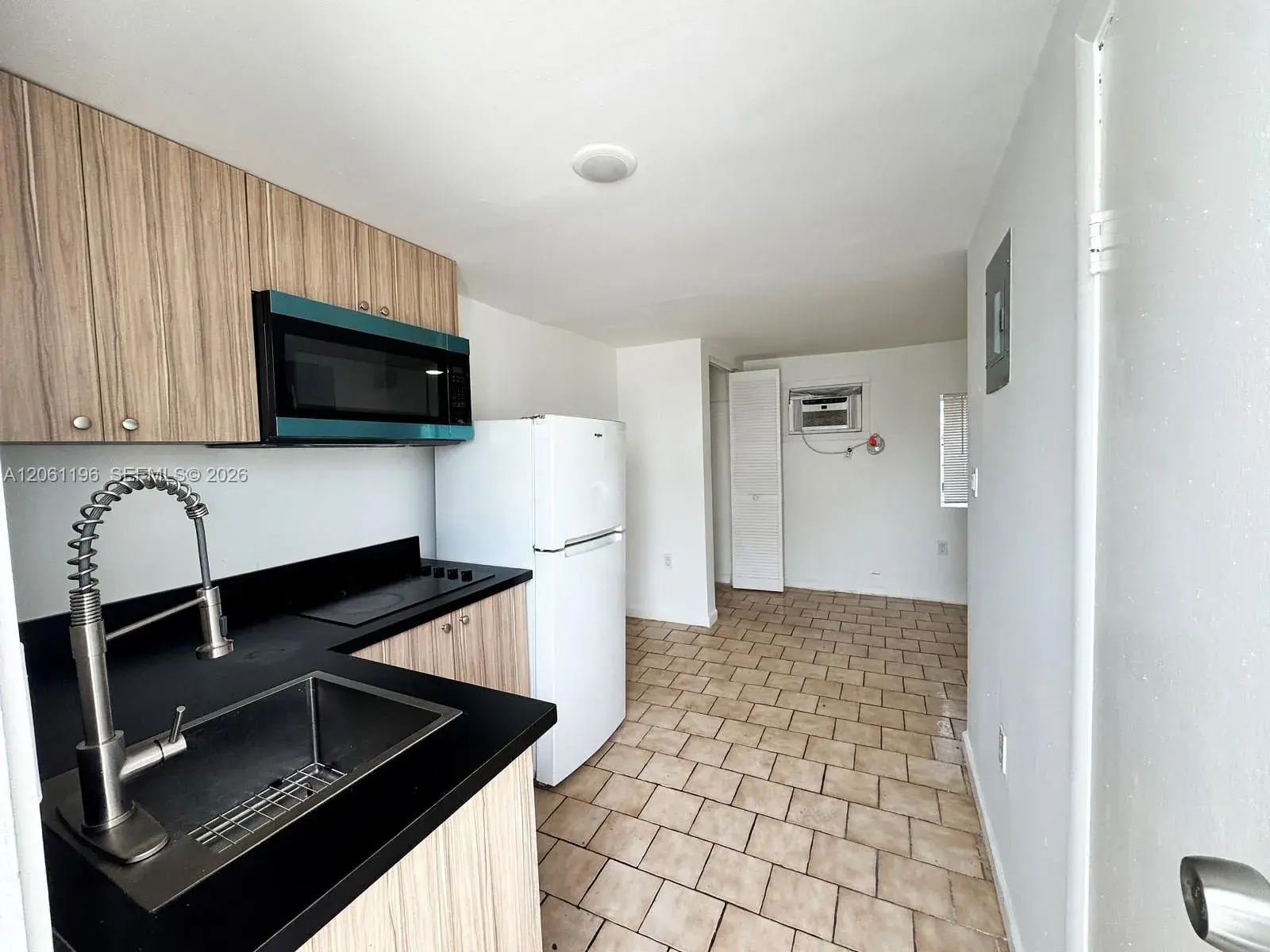 856 SW 6th St # 105, Miami FL 33130 photo 2