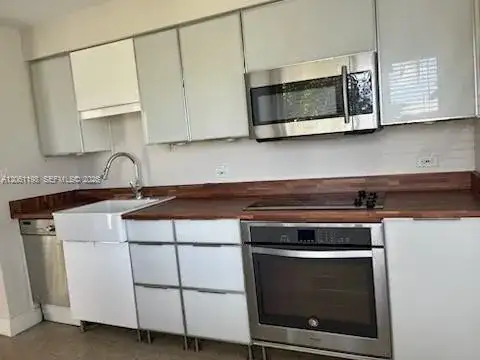 1409 NE 21st St, Wilton Manors FL 33305 photo 4