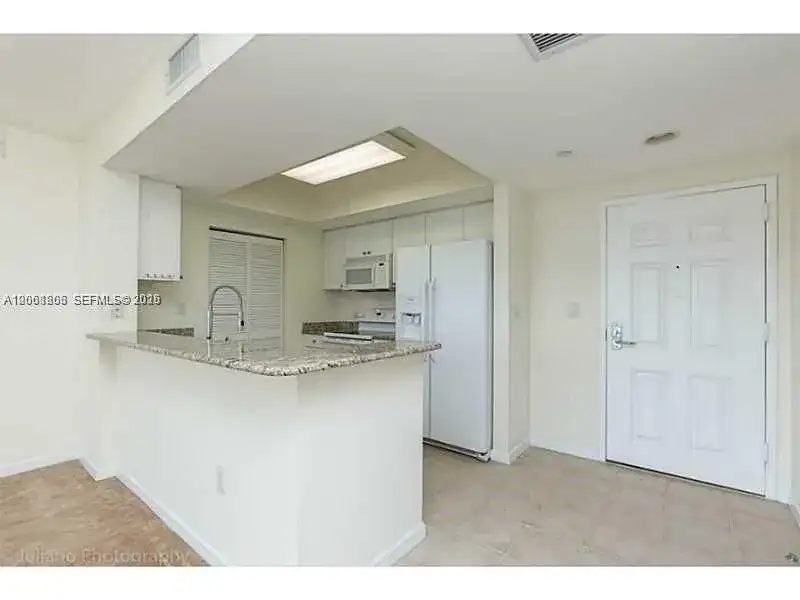 19501 W Country Club Dr # 2205, Aventura FL 33180 photo 2