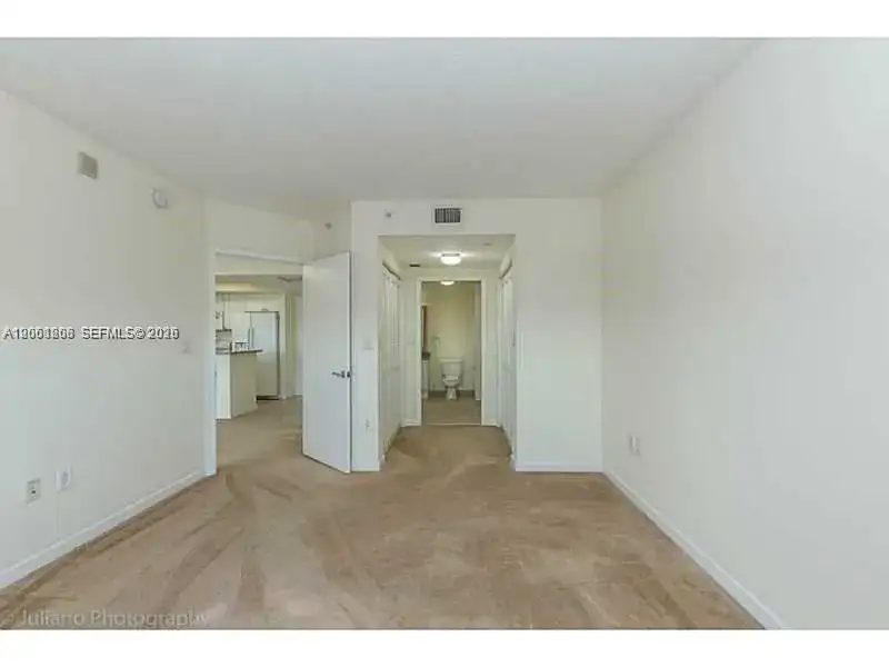 19501 W Country Club Dr # 2205, Aventura FL 33180 photo 4