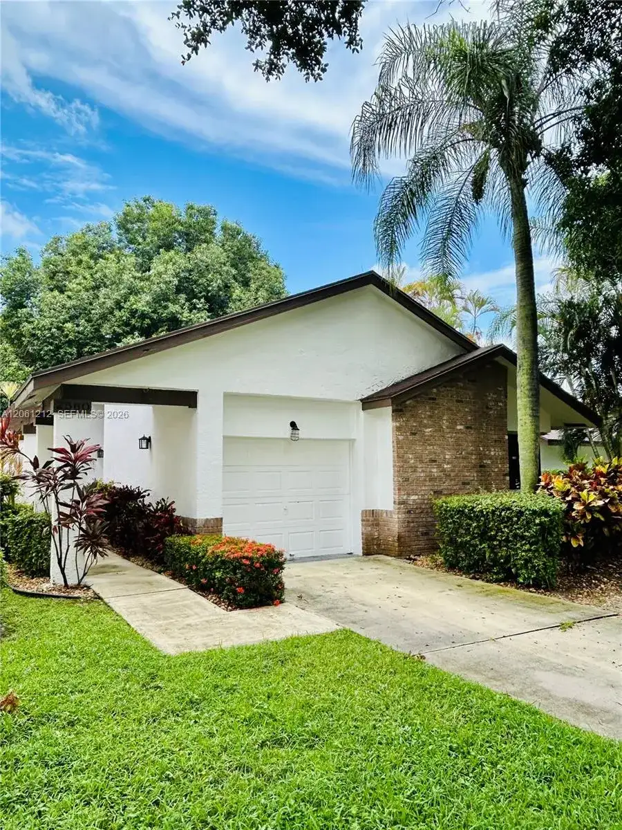 2560 Calamondin Cir, Coconut Creek FL 33063 photo 3