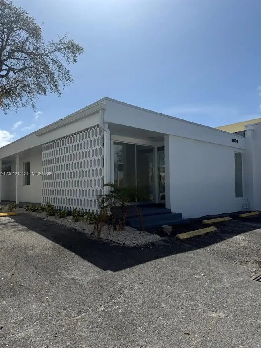2856 E Oakland Park Blvd, Fort Lauderdale FL 33306
