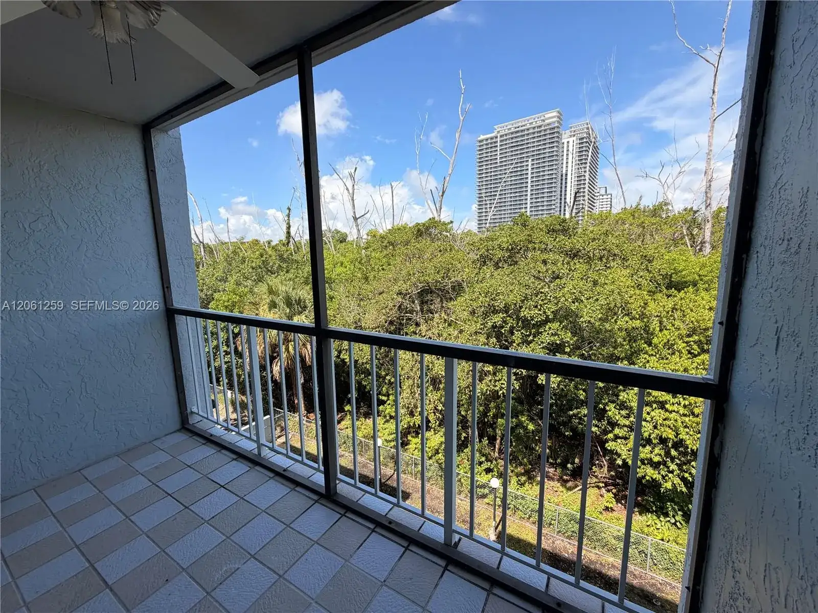 16518 NE 26th Ave # 403, North Miami Beach FL 33160 photo 2