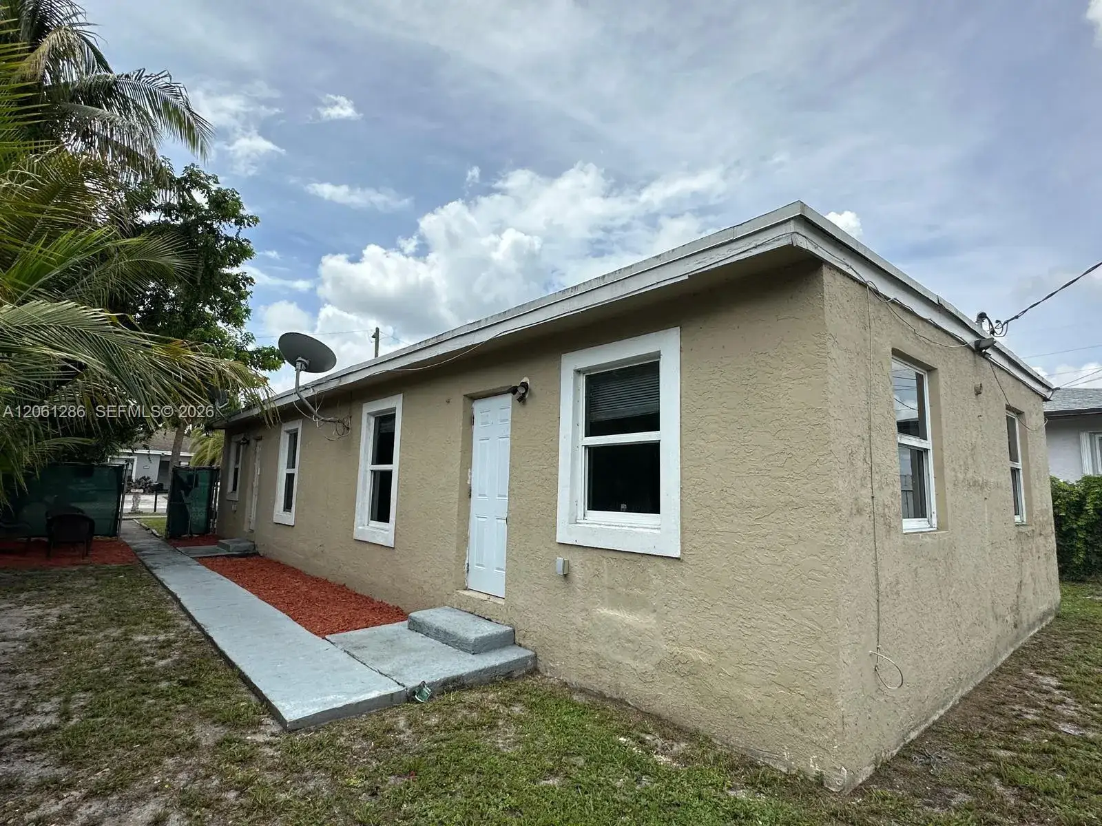 728 SW 6th St # 2, Dania Beach FL 33004