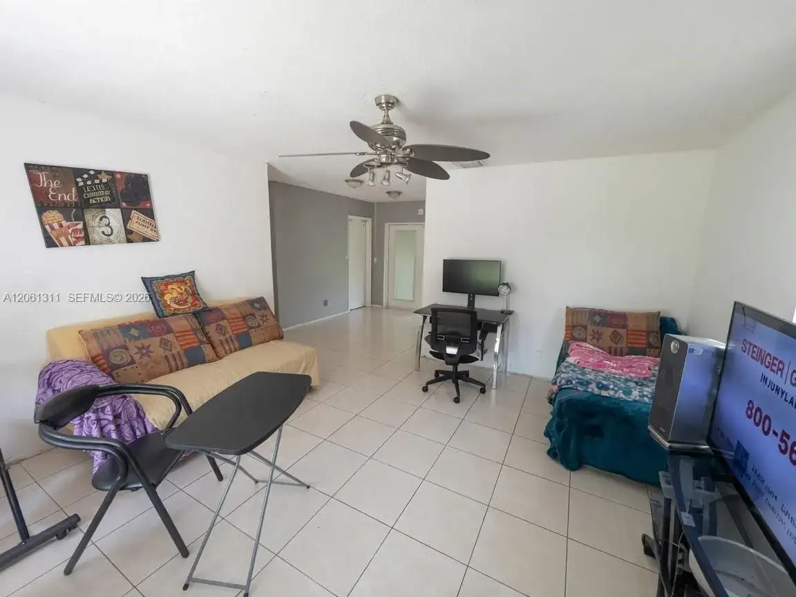 240 NE 23rd Ct, Pompano Beach FL 33060 photo 2