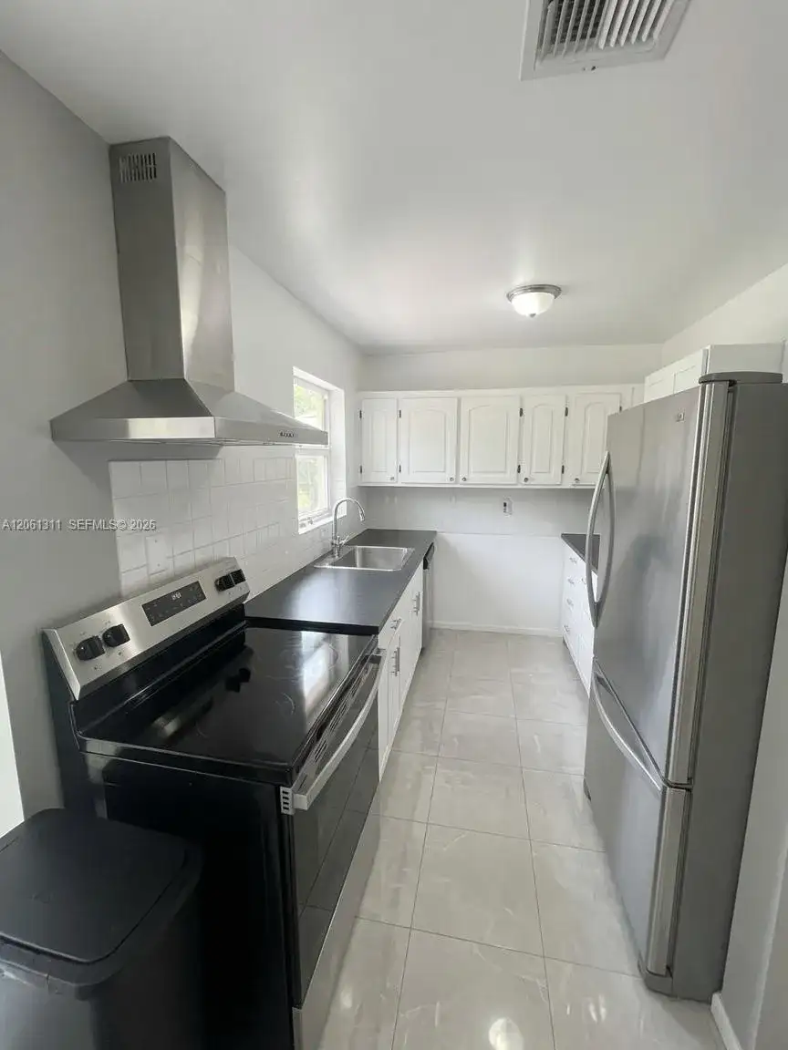240 NE 23rd Ct, Pompano Beach FL 33060 photo 4