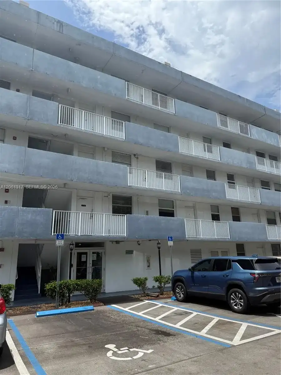 1801 S Treasure Dr # 115, North Bay Village FL 33141