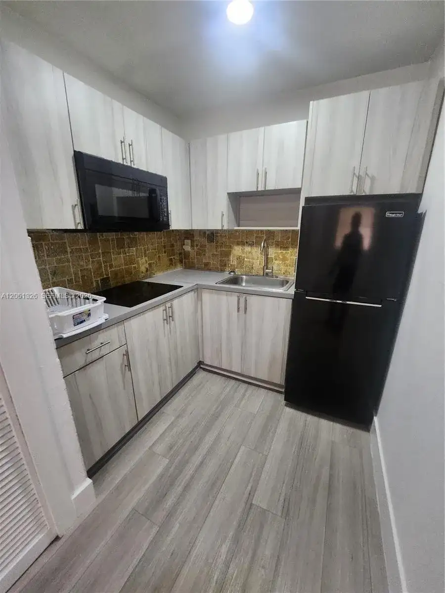 2700 Collins Ave # 110, Miami Beach FL 33140 photo 2