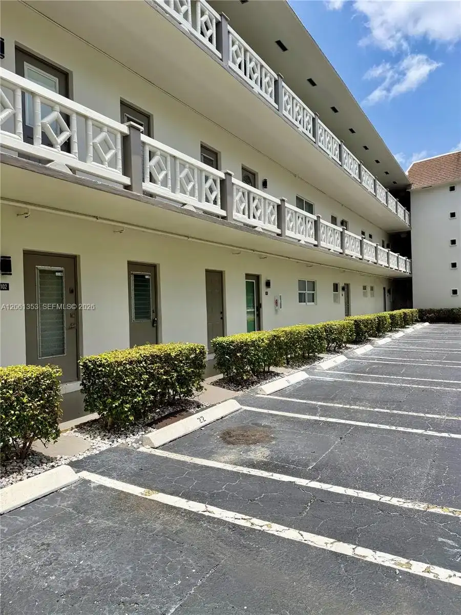 5001 NW 34th St # 102, Lauderdale Lakes FL 33319