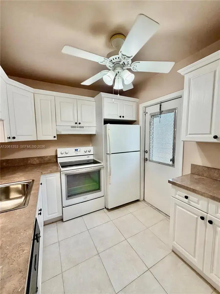 5001 NW 34th St # 102, Lauderdale Lakes FL 33319 photo 4