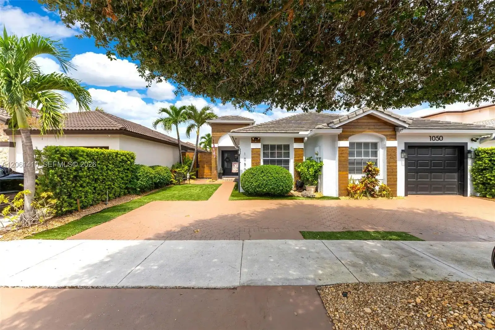 1050 NW 129th Ave, Miami FL 33182 photo 2