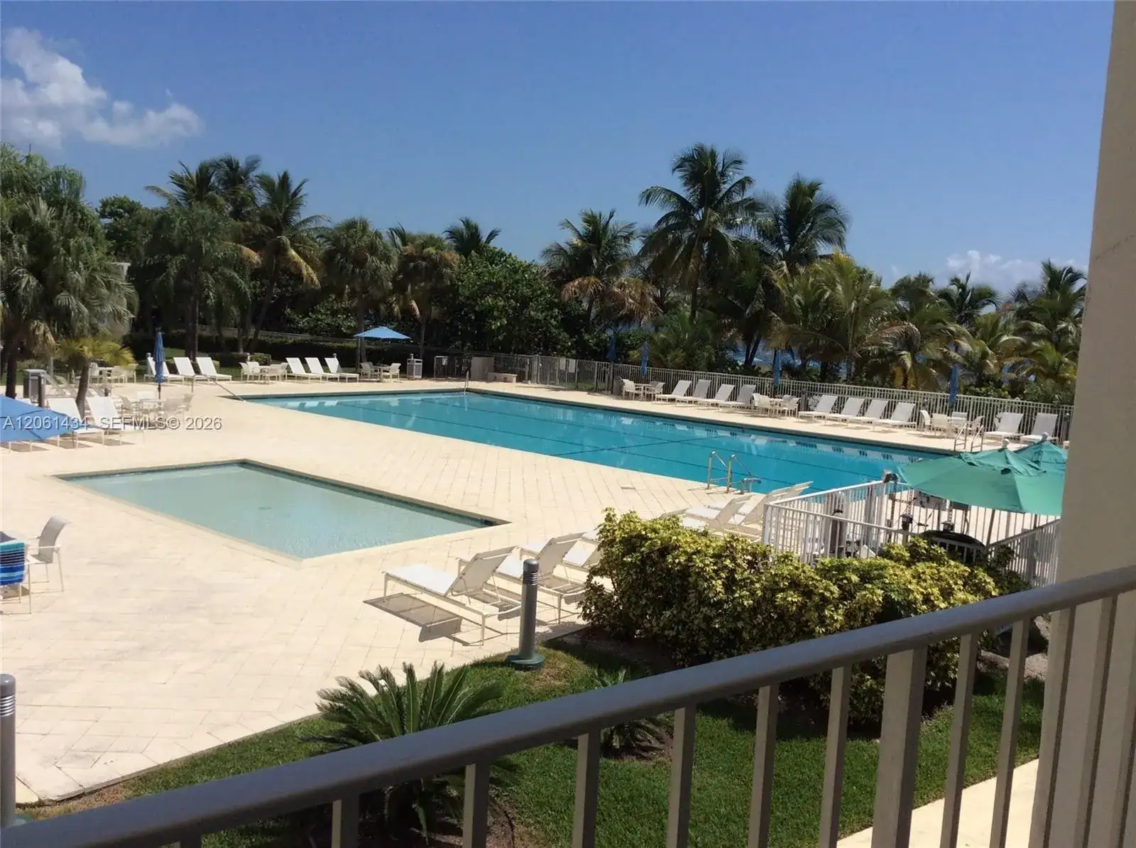 881 Ocean Dr, Key Biscayne FL 33149