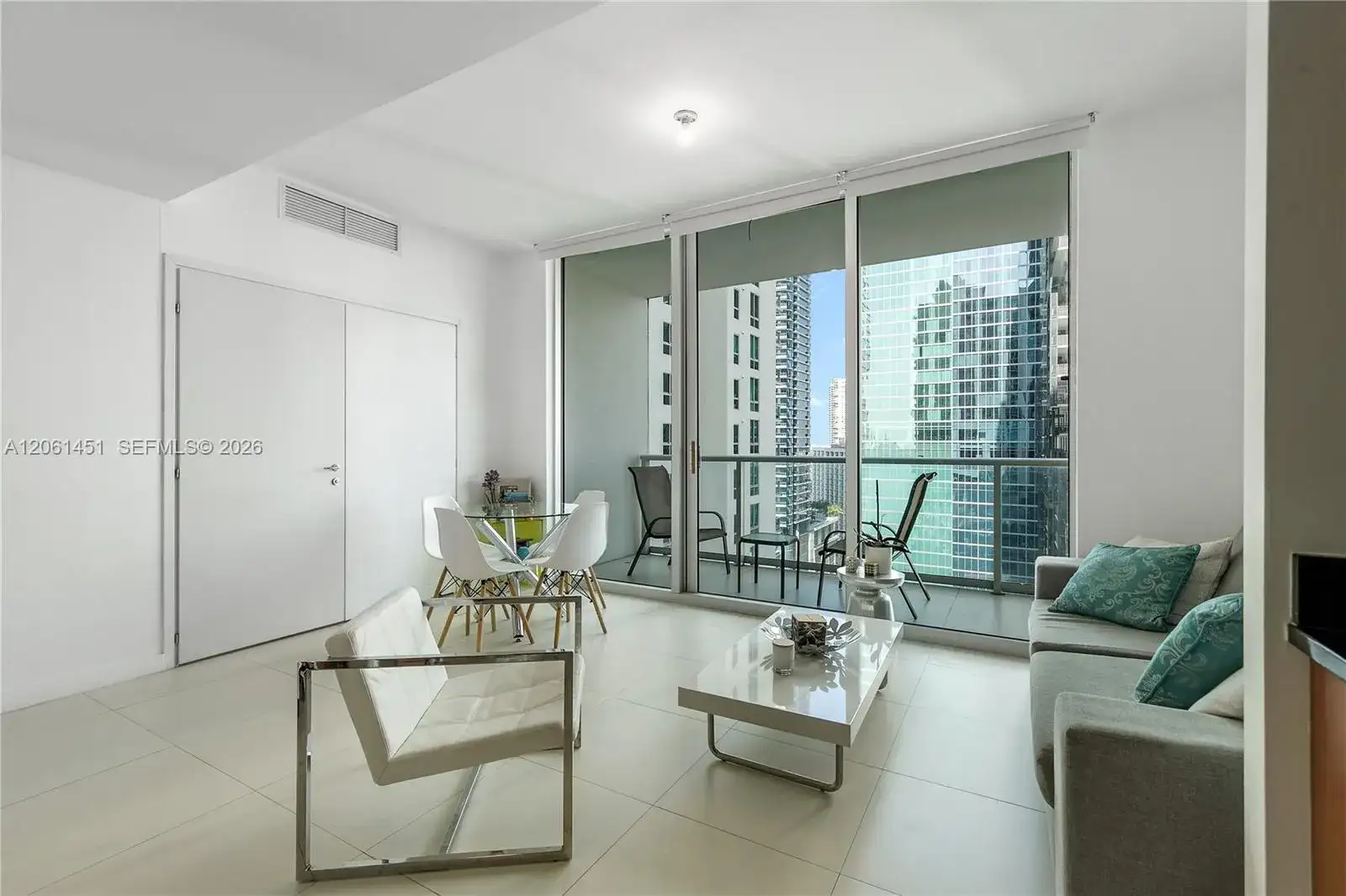 300 S Biscayne Blvd # 2309, Miami FL 33131 photo 4