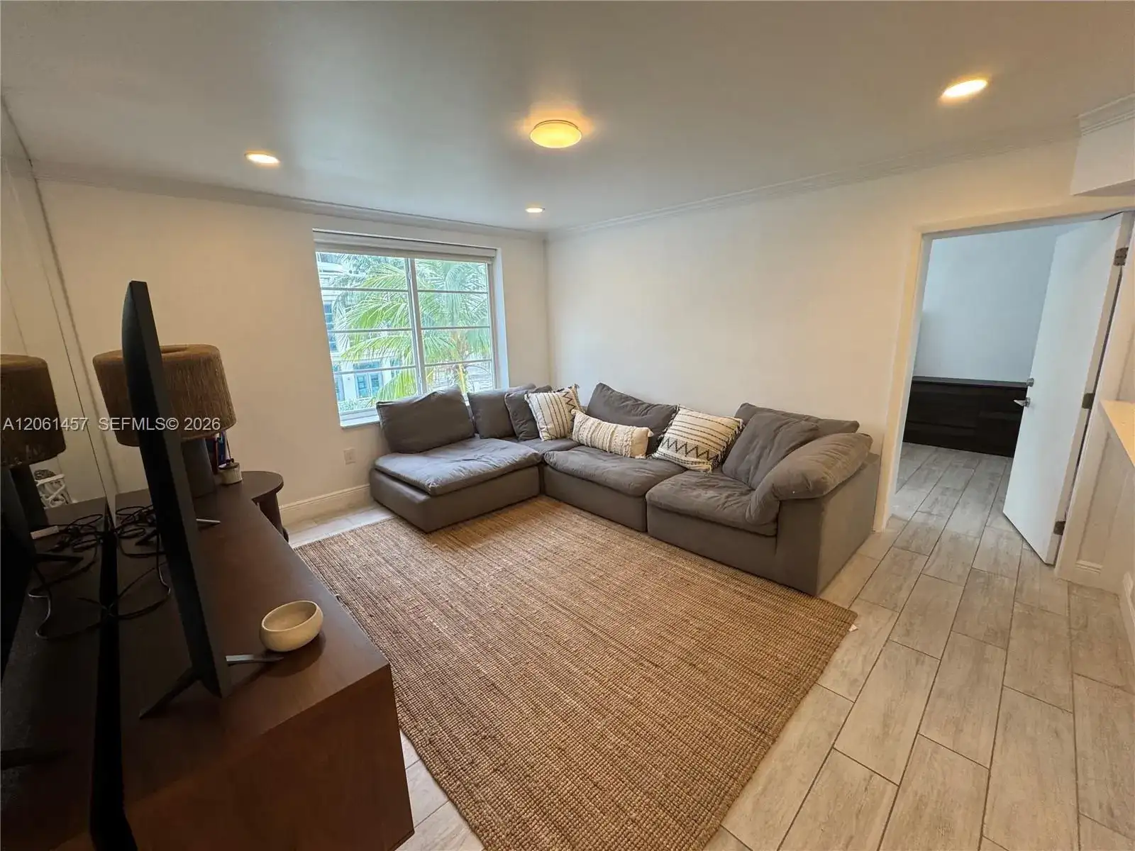 1460 Ocean Dr # 305, Miami Beach FL 33139 photo 2