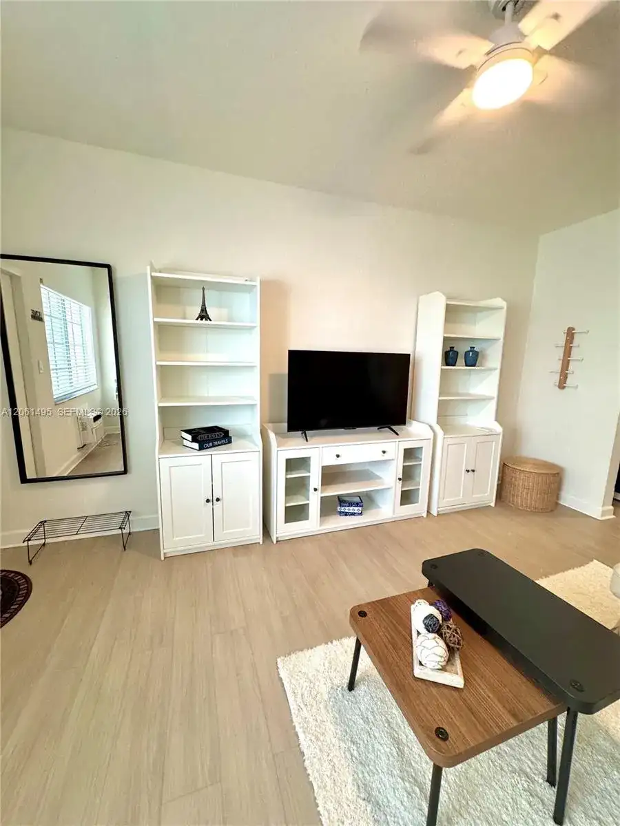 1561 Lenox Ave # 6, Miami Beach FL 33139 photo 3