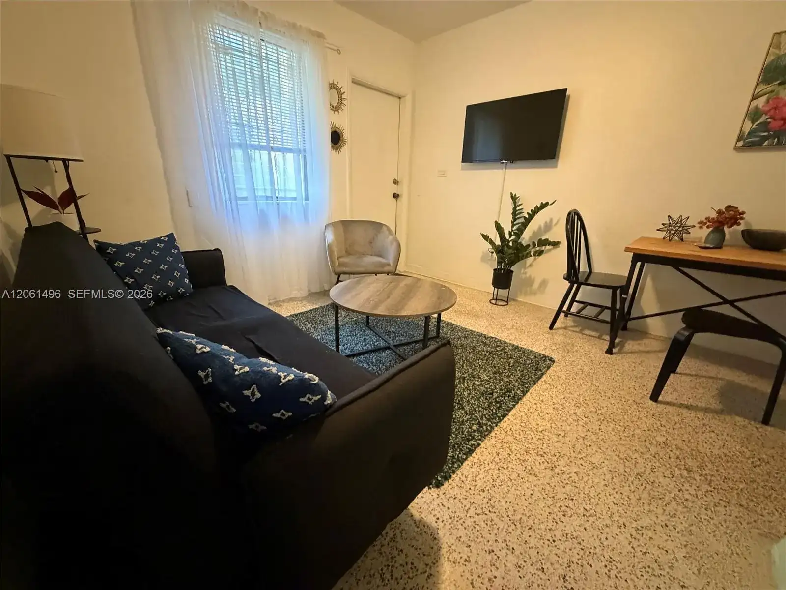 461 SW 6th St # 8, Miami FL 33130 photo 2
