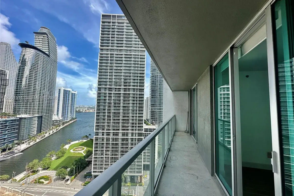 500 Brickell Ave # 2407, Miami FL 33131
