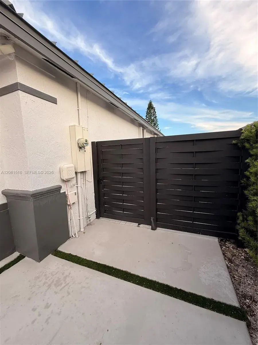 15462 SW 39th St, Miami FL 33185